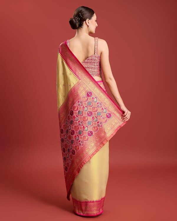 Monjolika Fashion Patola Pallu Banarasi Silk Saree with Unstitched Blouse Piece